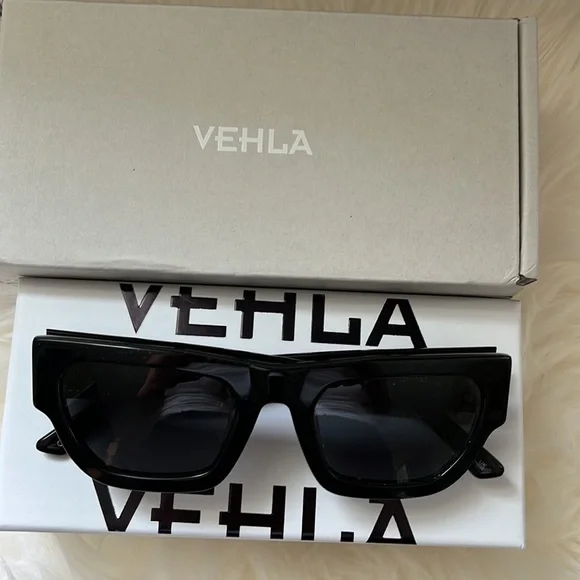 VEHLA | Accessories | Vehla Finn Blacksmoke Sunglasses  display picture 1